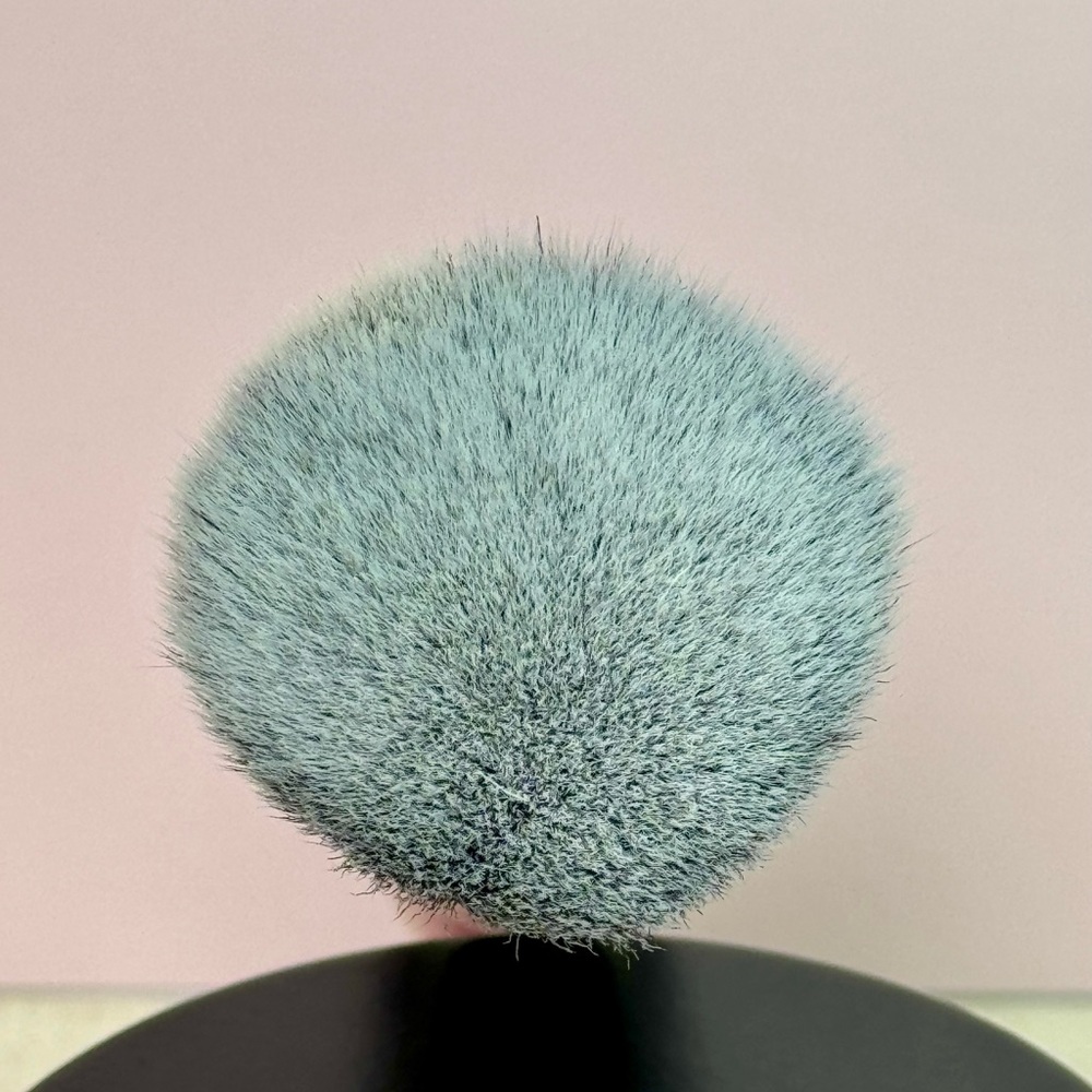 ilo cosmetics x beauty finds liquid and cream foundation makeup brush - Picture 3 of 3